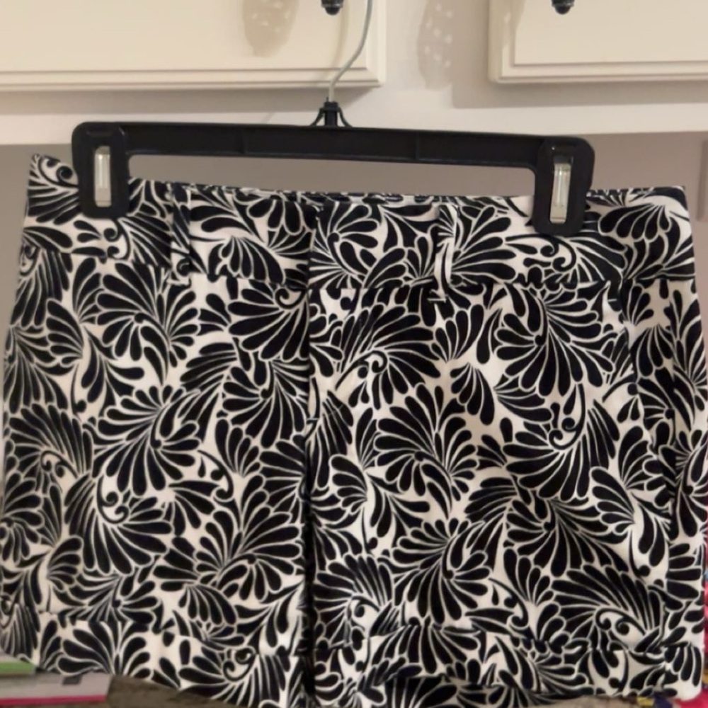 I.N.C International Concepts Shorts. Black & white floral pattern.